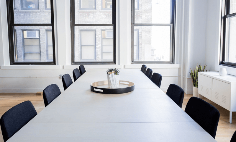 Tecnologie per meeting room monitor interattivi.