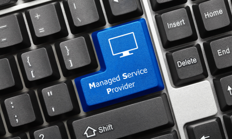 Keyboard di un pc a cui è stato aggiunto un tasto blu con la scritta MANAGED SERVICE PROVIDER.